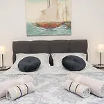 Lana Villa *