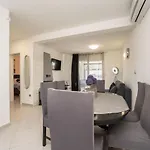 Lana Villa