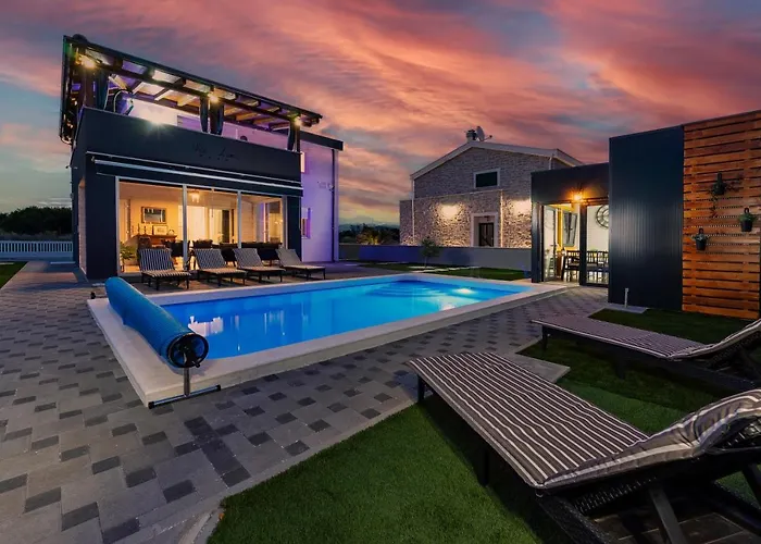 Lana Привлака