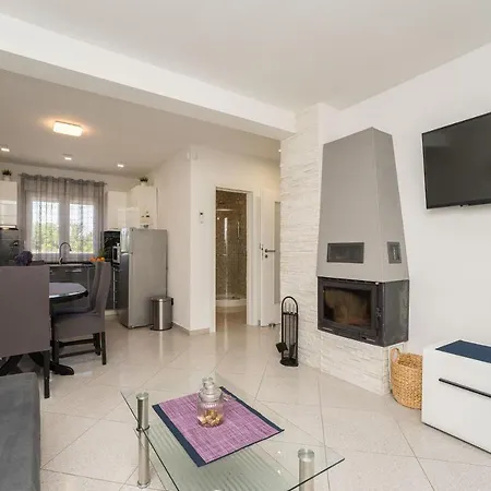 Lana * Privlaka (Zadar)